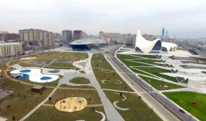 Bakının bu parkında tum çırtlamaq, skeytbord və velosiped sürmək qadağandır