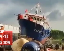 Nəhəng gəmi insanların üstünə aşdı - anbaan