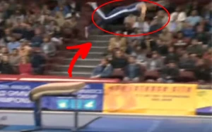 Şok görüntü: Atlet səhv etdi, matrasın üzərinə yox, görün hara düşdü