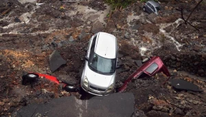 Dəhşətli görüntü: Bina uçdu,insanlar altında qaldı