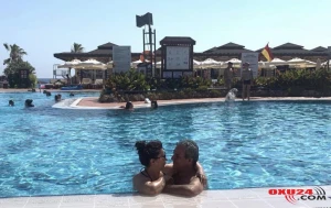 “Arsızlar”, “Yaşınızdan ayıbdır” - Musa və Təranənin hovuzdakı pozlarına tənqid yağdı / FOTOLAR