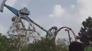 Dəhşətli görüntü:Karusel qırıldı, ölənlər var