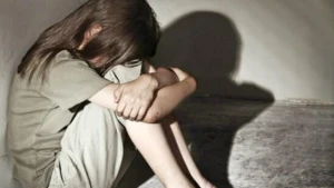 Orta məktəbdə RÜSVAYÇI OLAY: Müəllim şagirdini ZORLADI