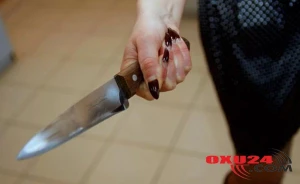 Atasının təhqirlərinə dözməyən 19 yaşlı qız bıçağa əl atıb