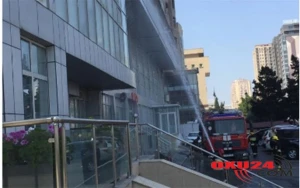Bakıda hündürmətəbəli bina yanır – FOTO