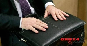 Nazir yeniyetmə qıza görə istefa verdi