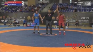 Güləşçimiz erməni dünya çempionuna qalib gəlib, finala çıxdı