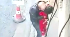 Küçədə cinsi əlaqəyə girdilər — Sosial şəbəkələrdə görüntüləri yayıldı