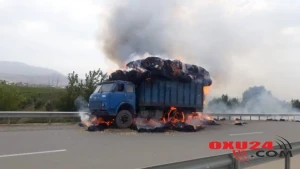 Otla dolu maşın yolda yandı — FOTO