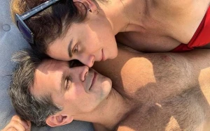 Sevgilisi ilə yataq fotosunu paylaşdı