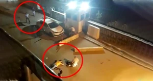 Polis bölməsinin qarşısı qan gölünə döndü: 2 ölü,5 yaralı var