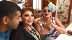 Elza Seyidcahandan yeni gəlinə biabırçı şeir: Tikin bunun ağzını...