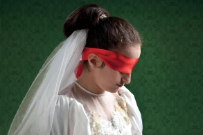 İranda 13 yaşlı qızı ərə verdilər - Toydan VİDEO