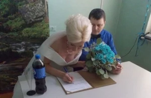 Rusiyada qeyri-adi toy: transseksual həbsxanada qadınla evləndi - FOTO