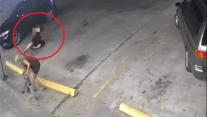 Klubdan çıxan sərxoş qadınlar əlbəyaxa dava etdi -Gecə baş vermiş hadisə