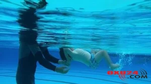 Dəhşətli intihar - Ana uşaqlarını özünə bağlayıb dənizdə boğdu - Foto