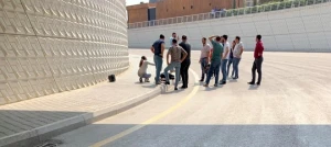 SON DƏQİQƏ: “Koroğlu”da intihar – 15 yaşlı gənc özünü körpüdən atdı / FOTO