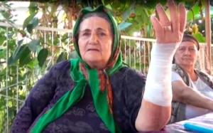 Azərbaycanda qadın ona hücum edən çaqqalı boğaraq öldürdü