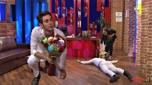 Gəncədə ŞOK OLAY: Ərli qadını evindən qaçırdılar - FOTO