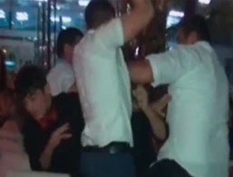 Əməkdar artist ona "dayı" deyən ofisianta HÜCUM ÇƏKDİ - Aləm dəydi bir-birinə - FOTO