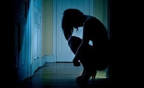 Azərbaycanda DƏHŞƏT: Qadının maşınının qabağını kəsib qapını açan qohumlar onu zorladı