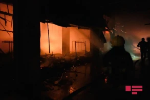 "Binə" ticarət mərkəzi yandı: Yaralılar var