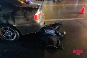 Bakıda dəhşətli qəza: "BMW" piyadanın üstündən keçdi,başı asfalta yapışdı