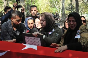 Şəhidin dəfnində nişanlısından ürəkdağlayan sözlər: "Polis olub qisasını alacam"