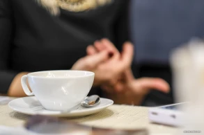 Azərbaycanda kafedə biabırçılıq: Qız iki kişi ilə görün necə yaxalandı