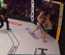 Rinqdə dəhşətli an: Bir yumruqla nokauta saldı