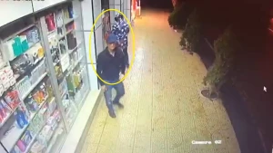 Bakıda gecə baş vermiş bu hadisə kameraya düşüb:Polis onları axtarır