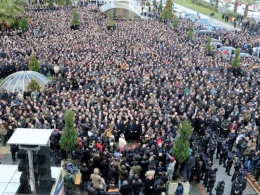 SON DƏQİQƏ: Məşhur gənc aktyor VƏFAT ETDİ: Evinin qarşısında izdihamdır - FOTO
