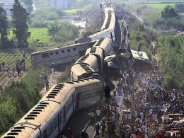 Sərnişin qatarları toqquşdu: çox sayda ölən və yaralanan var