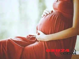 Gənc qadın oynayarkən uşaq dünyaya gətirdi - FOTO