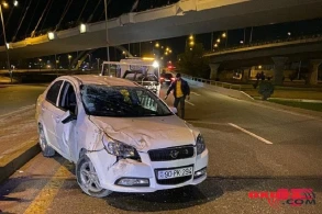 Bakıda avtomobil körpüdən aşdı - sürücü yoxa çıxdı - FOTO