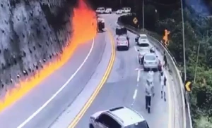 Yanacaq dolu maşın aşdı: sürücü diri-diri yandı