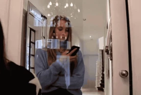 Selfi çəkdirmək istəyən qız binadan aşağı düşdü -Dəhşətli görüntü