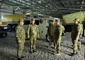 Müdafiə naziri döyüş texnikaların yoxladı: Müharibə başlayır?