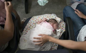 Bakıda şok! Ana uşağa it qanı içirtdi,uşaq öldü +VİDEO