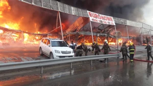 Bakıda güclü yanğını  söndürmək  olmur: Nazirlik həyəcan çağırışı  edib (VİDEO)