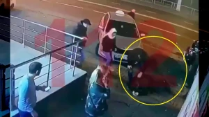 Sevgilisini oğlanla tutan gəncdən şok əməl: ANBAAN VİDEO (18+)