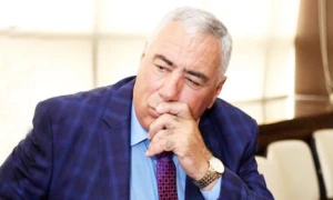 "Dünən bardan çıxanı deputat seçmək olmaz" — Hafiz Hacıyev namizədlərə söz atdı