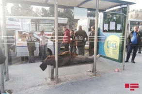 Bakıda dayanacaqda avtobus gözləyən kişi öldü - FOTO