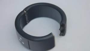 Arvadını döyən kişilər elektron qolbaq taxacaq