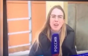 Efirdə biabırçılıq: Aparıcı qız görün nə etdi +VİDEO