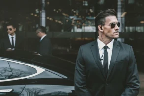 Cangüdənlə gəzən, evləri mühafizə olunan icra başçıları - Onlar kimdən, nədən qorxurlar?