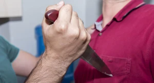 Bakıda dəhşət: Bıçağı gəncin ürəyinə sancdı