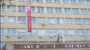BDU-da tələbələr etiraz aksiyası keçirdi - VİDEO