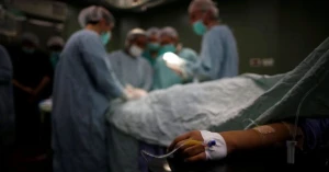 Həkim diqqətsizliyi: Xəstə əməliyyat zamanı od tutdu