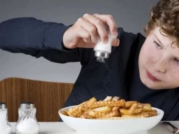 Duz sizi necə öldürür? – Duzlu yeyənləri gözləyən TƏHLÜKƏLƏR